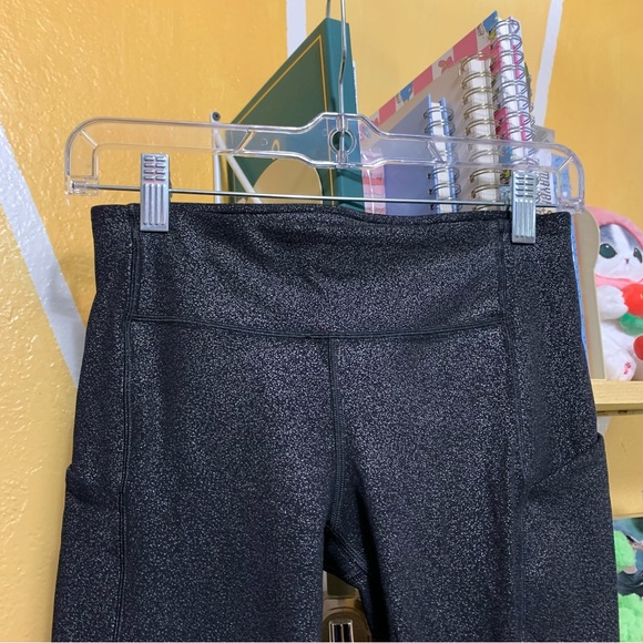 Lululemon Speed Up Tight Full-On Luxtreme 28" in Luminosity Foil Black Silver - Picture 4 of 11